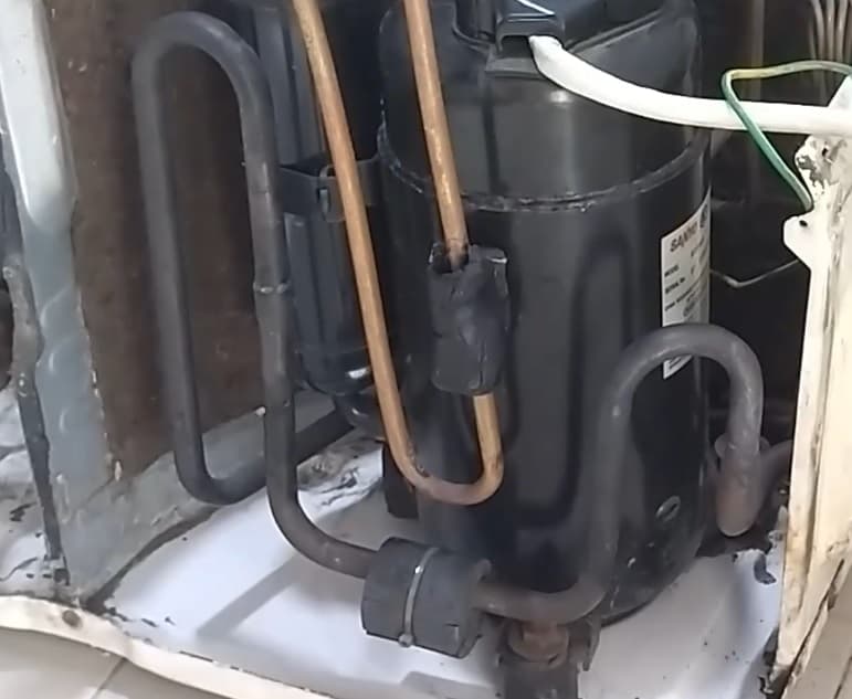 compresor de aire acondicionado suena mucho