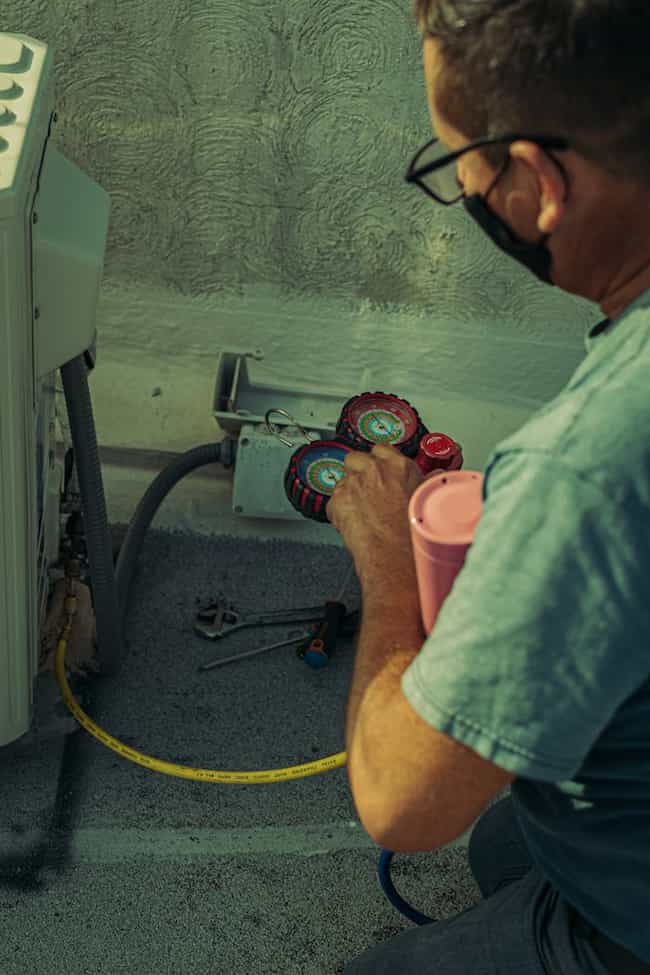 recargando refrigerante a aire acondicionado split recargando refrigerante a aire acondicionado split